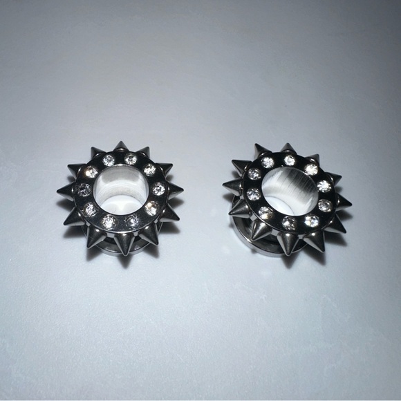 New 10 mm Ear Plugs piercings Earrings lobes never worn - Picture 1 of 6